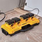 DeWalt 4-Port Fast Charger