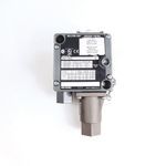 Rockwell Automation 836T Pressure Controls - Traditional Machine Tool, T - Style Pressure Control. 3000 psi. Enclosure Type 1, 4 and 13 Industrial use.. S.P.D.T., 2 - circuit contact block. No Modifications