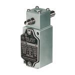 Rockwell Automation Limit Switch, NEMA Type 4 and 13 Oiltight Construction, Non-Plug-In, Side Push Rod, Maintained Contact, 2-Circuit, Whole Switch