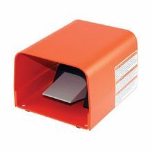 LINEMASTER® 88SH1-05 Guarded Foot Switch, 125/250 VAC, 16 A, 0.5 hp